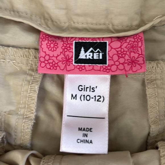 REI Girls Light Tan Cargo Zip Off Hiking Pants Shorts Size 10-12 VGUC - Picture 6 of 6